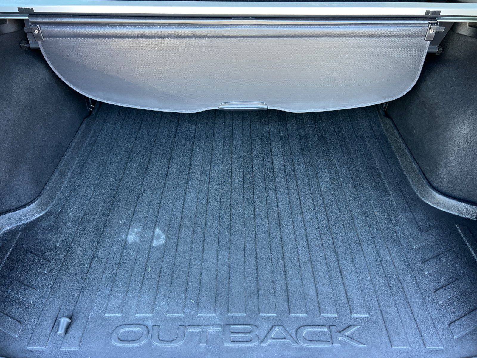 2016 Subaru Outback 2.5i — full photo 14 of 28