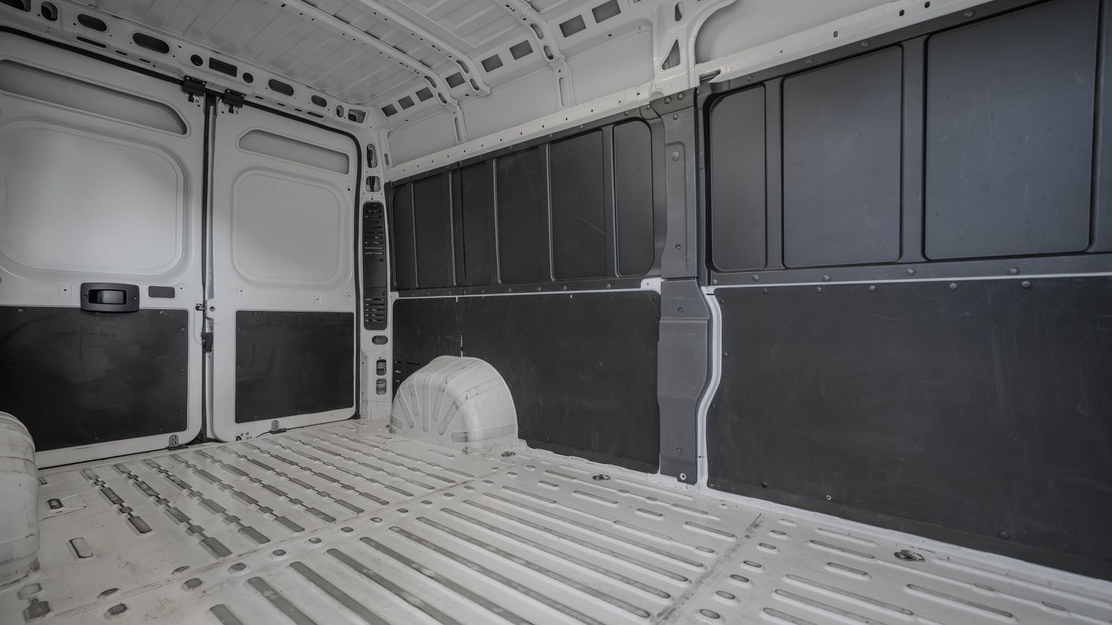2025 Ram ProMaster 2500 High Roof — foto completa 25 de 34