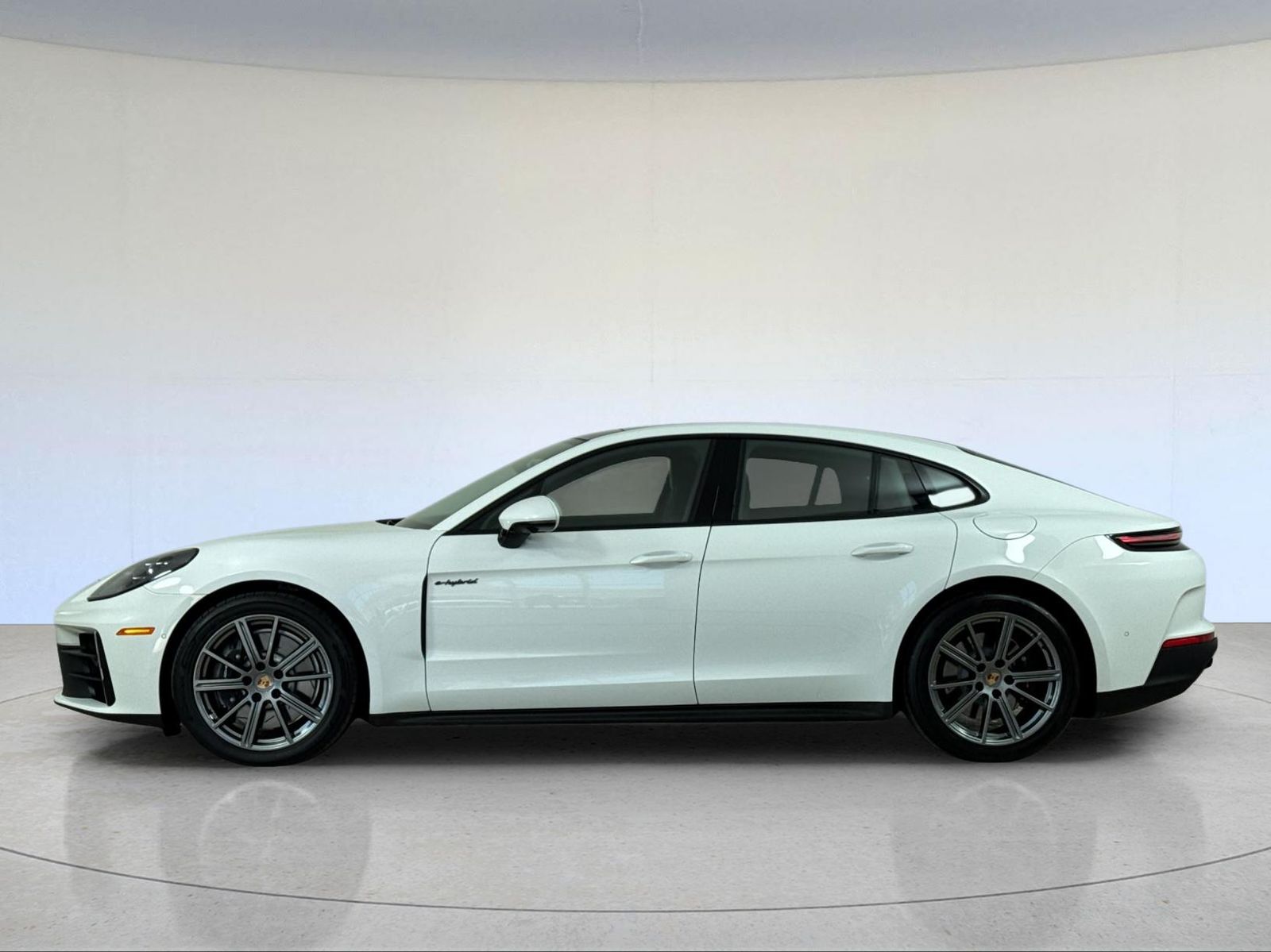 2026 Porsche Panamera E-Hybrid 4 — full photo 3 of 30