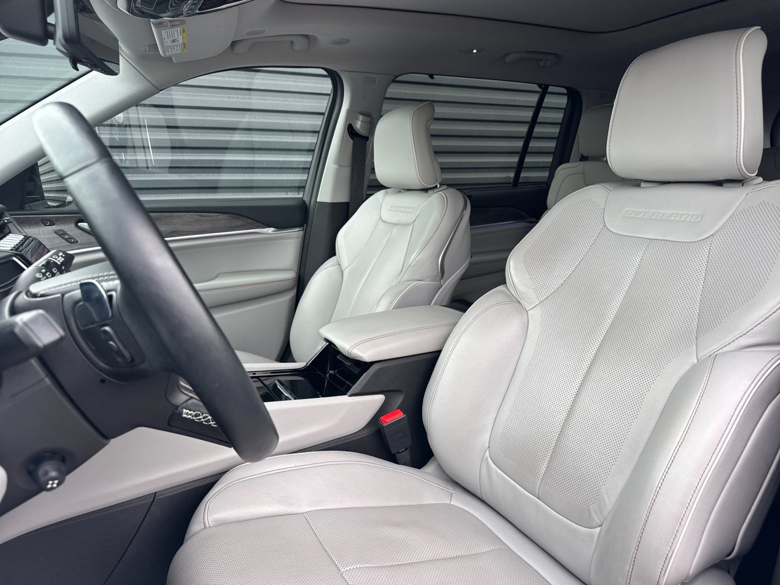 2021 Jeep Grand Cherokee L Overland — full photo 5 of 30