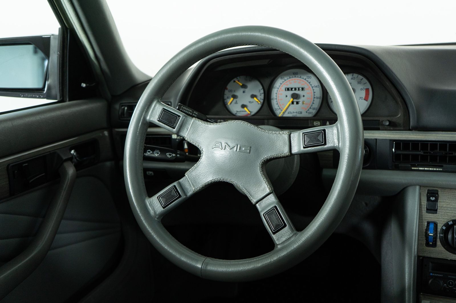 1984 Mercedes-Benz 500-Class 500 SEL — foto completa 32 de 58