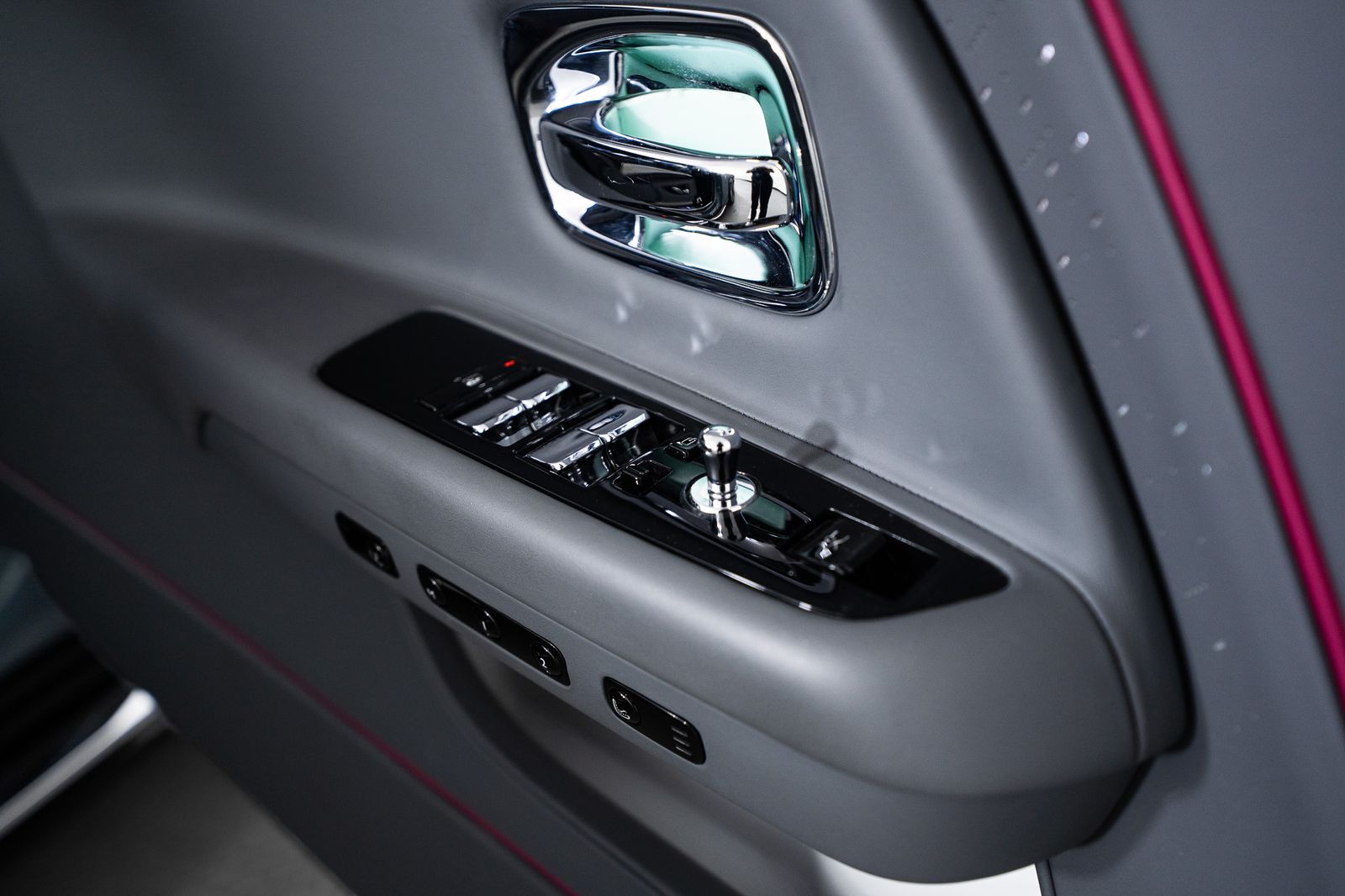 2024 Rolls-Royce Spectre — full photo 27 of 54