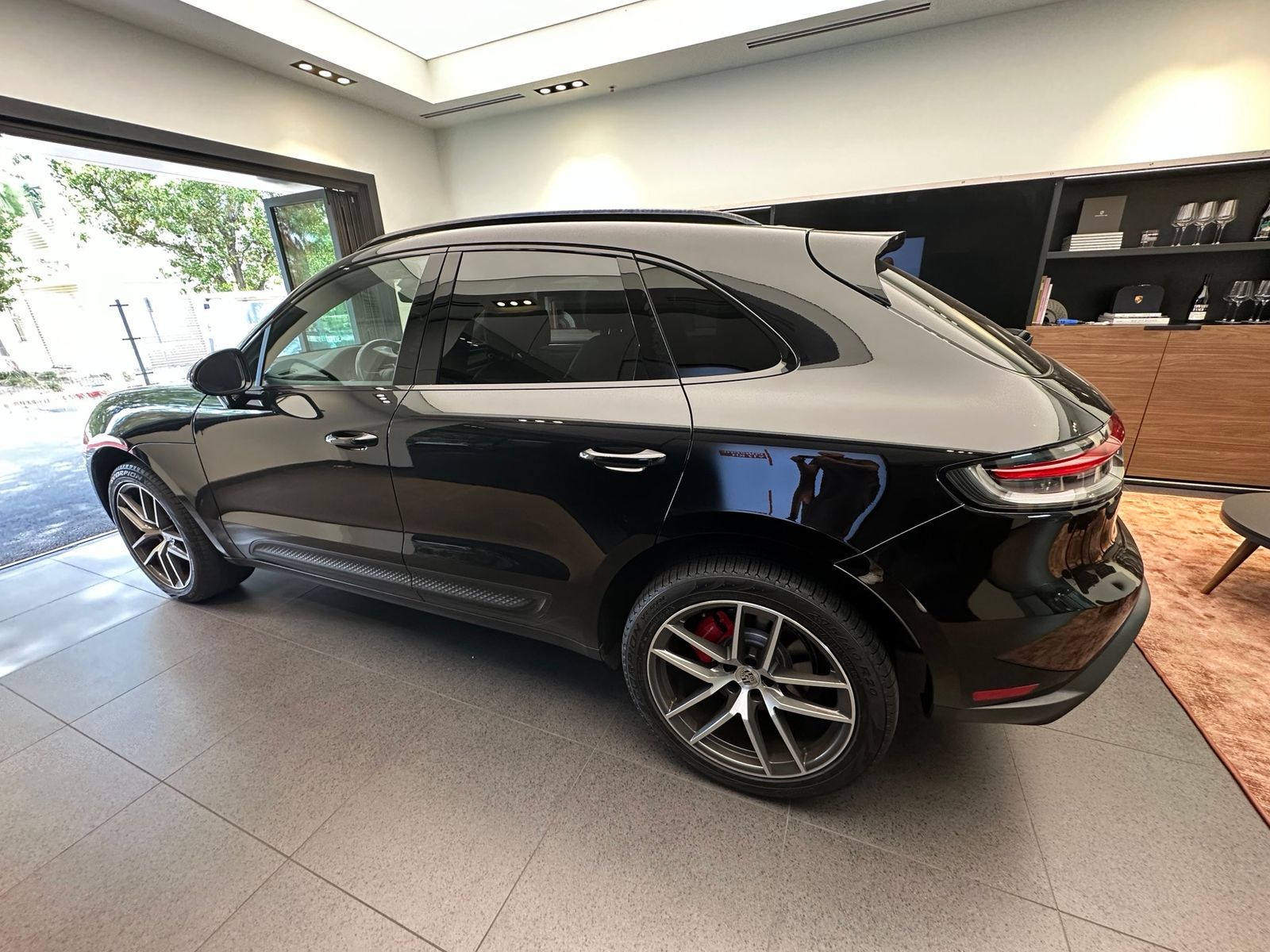 2023 Porsche Macan S — full photo 3 of 13