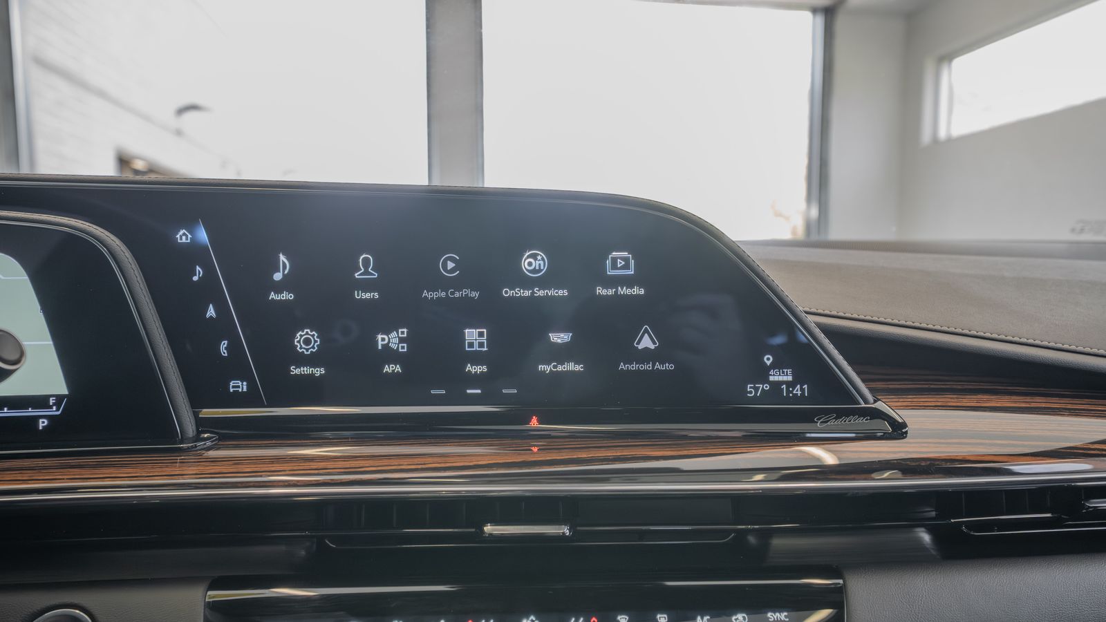 2023 Cadillac Escalade Premium Luxury — foto completa 20 de 35