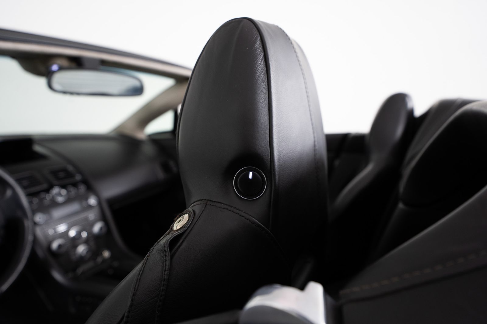 2012 Aston Martin V8 Vantage — foto completa 20 de 50
