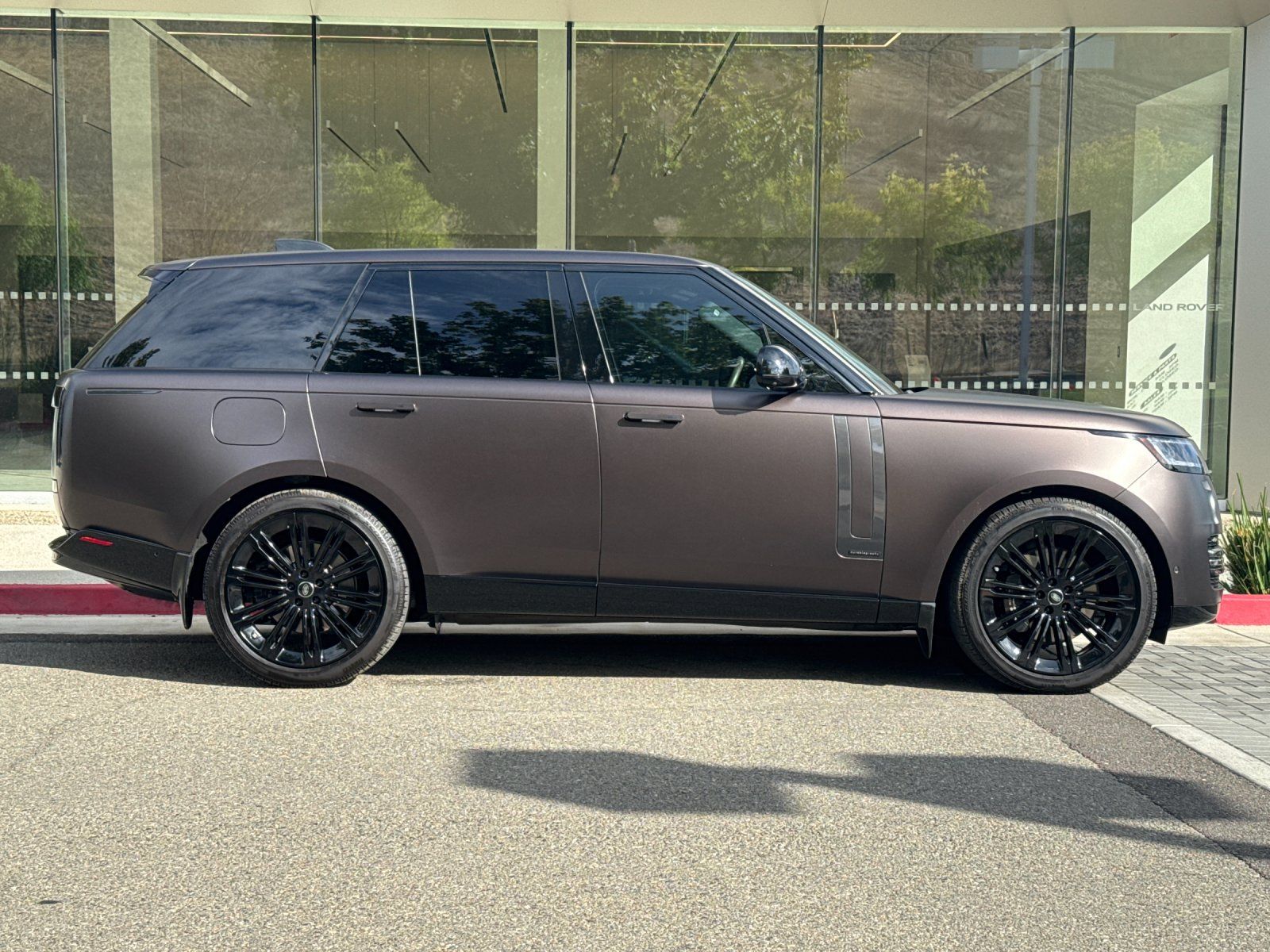 2025 Land Rover Range Rover Autobiography — full photo 7 of 30