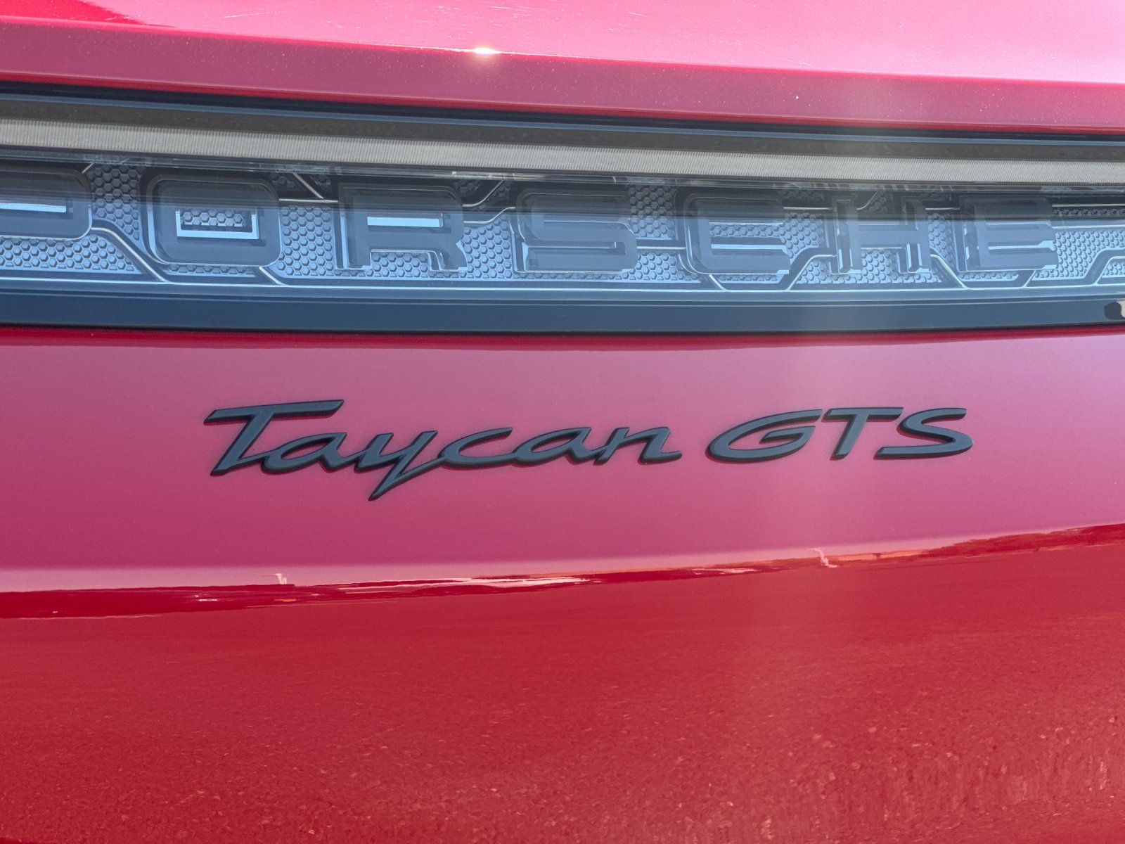 2025 Porsche Taycan GTS — foto completa 28 de 29