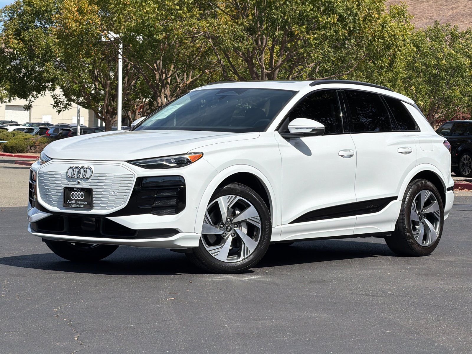 2025 Audi Q6 e-tron Premium — full photo 1 of 27