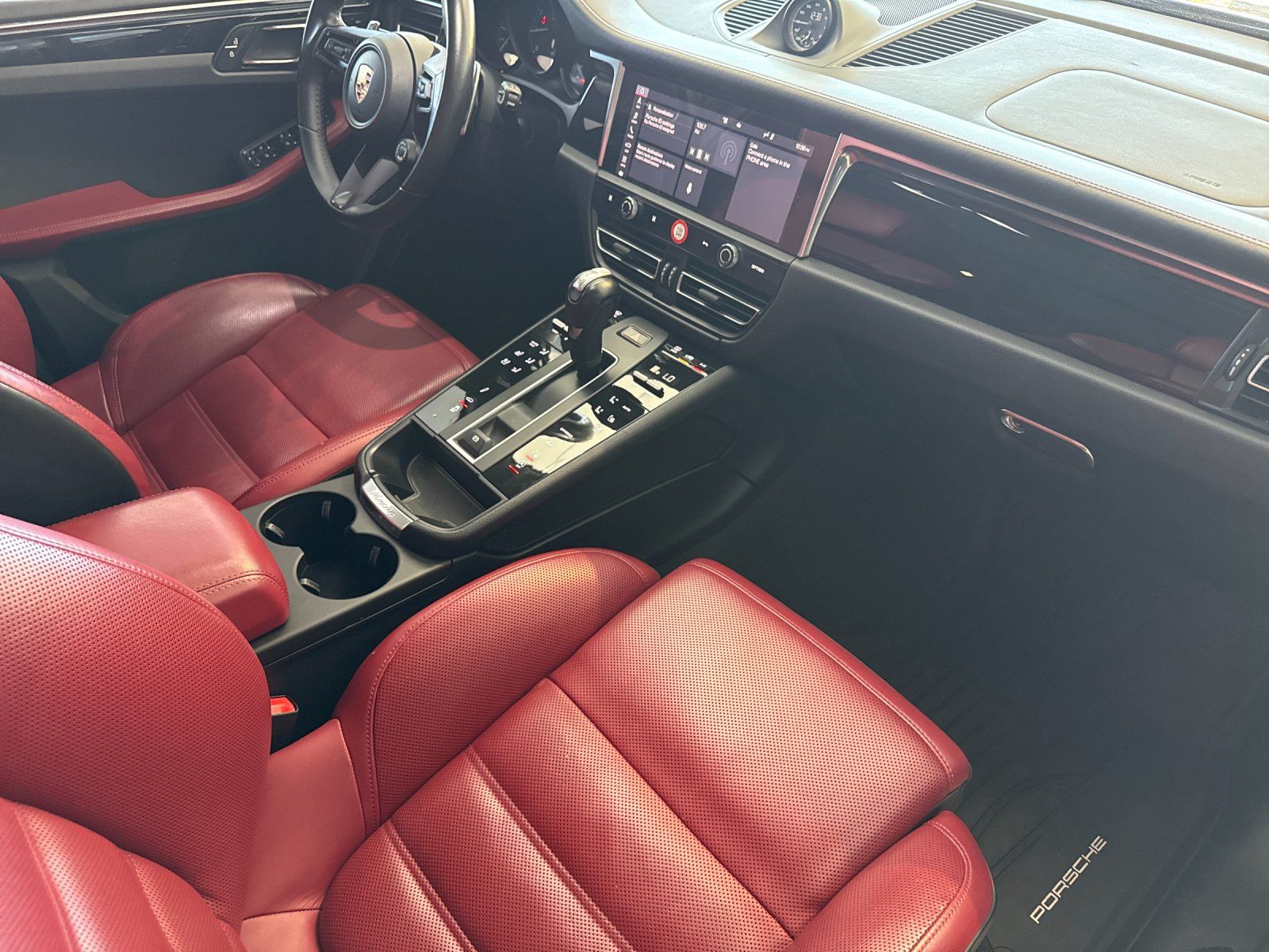 2023 Porsche Macan T — foto completa 16 de 28