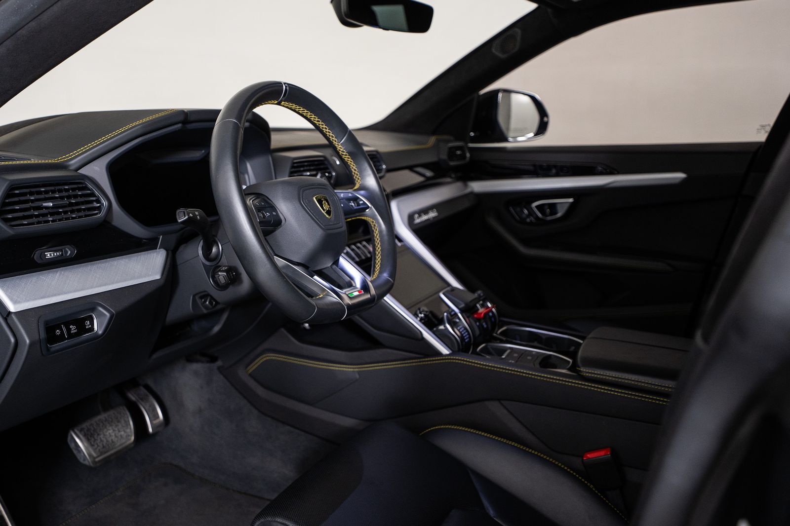 2020 Lamborghini Urus — foto completa 20 de 53