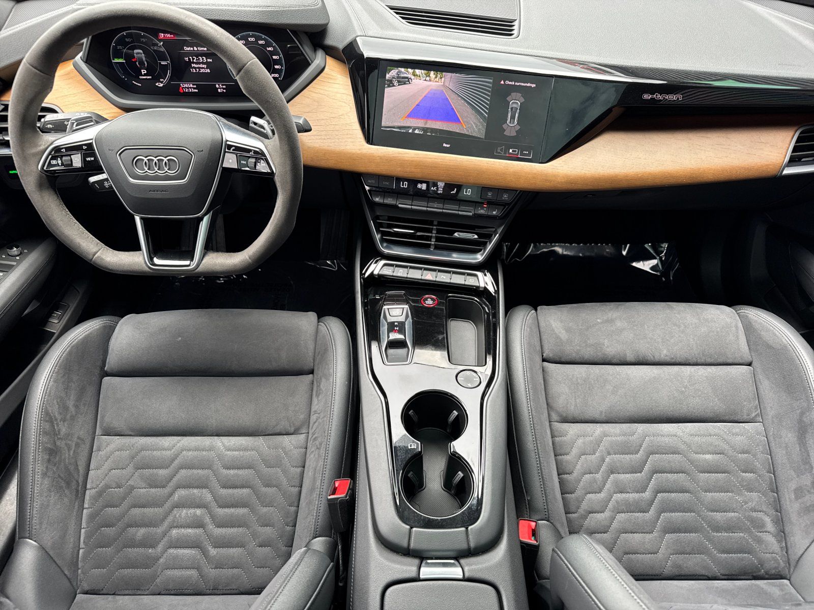 2023 Audi e-tron GT Premium Plus — full photo 12 of 27