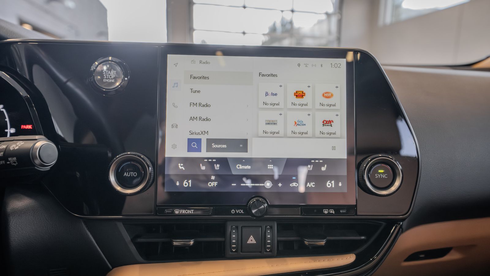 2025 Lexus NX 250 Premium — foto completa 19 de 33