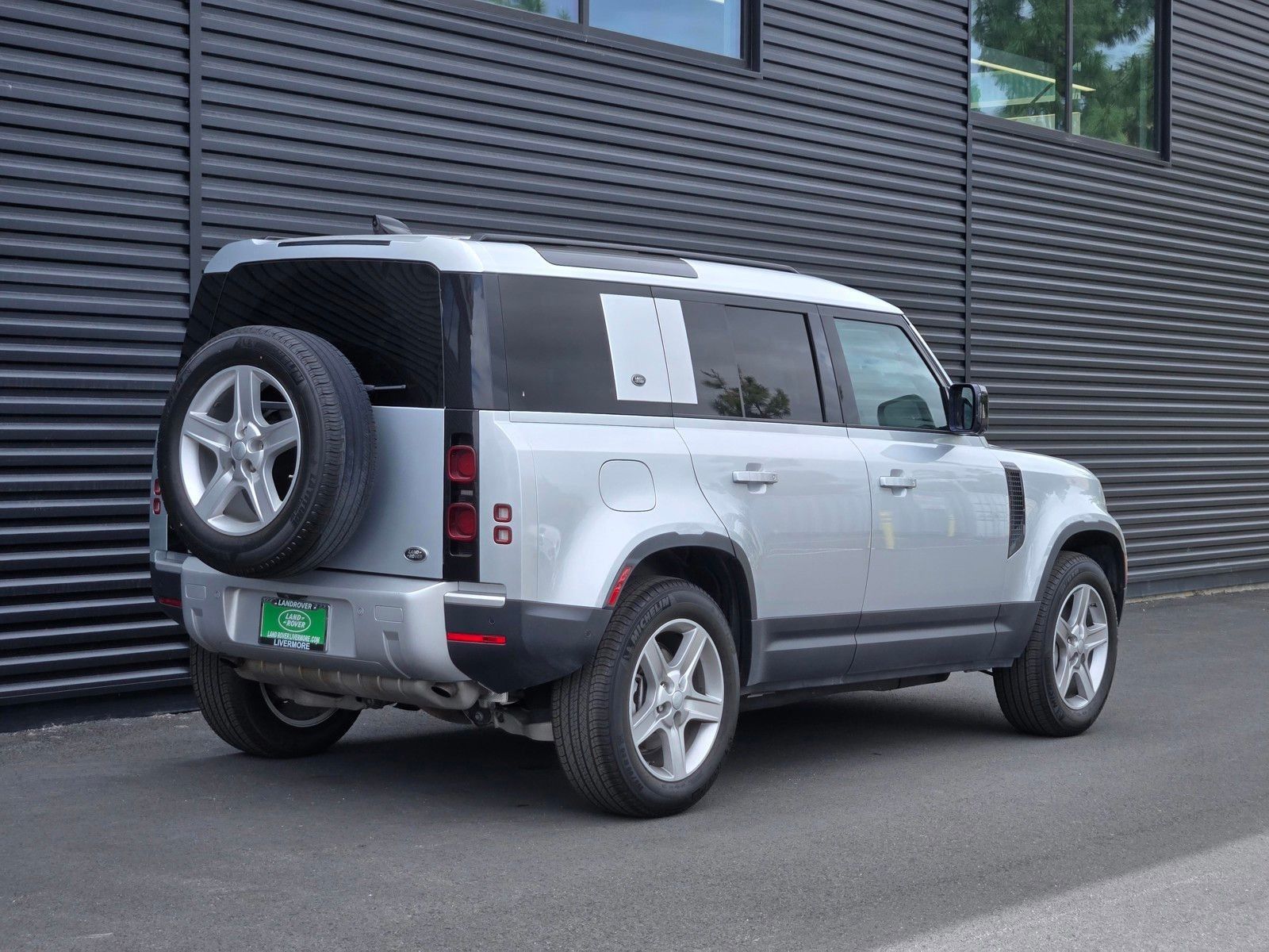 2020 Land Rover Defender 110 SE — full photo 6 of 45