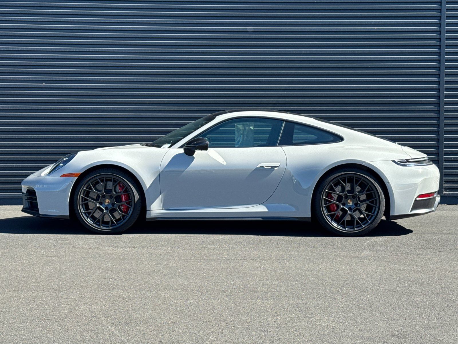 2025 Porsche 911 Carrera S — full photo 1 of 28