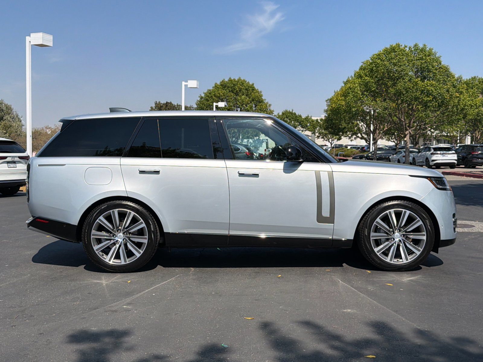 2023 Land Rover Range Rover SE — full photo 6 of 28