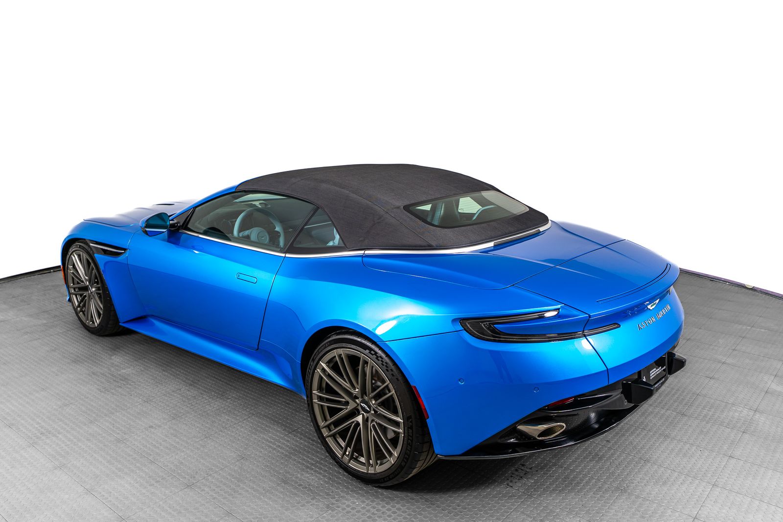 2024 Aston Martin DB12 Volante — foto completa 8 de 55