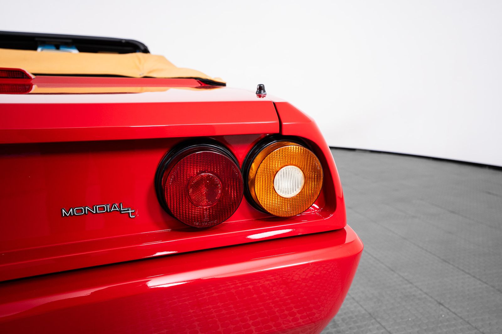 1992 Ferrari Mondial T — full photo 16 of 38