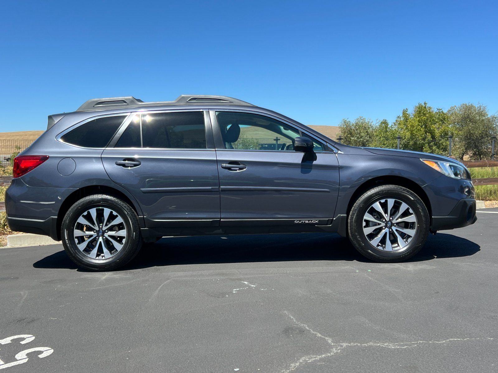 2016 Subaru Outback 2.5i — full photo 6 of 28