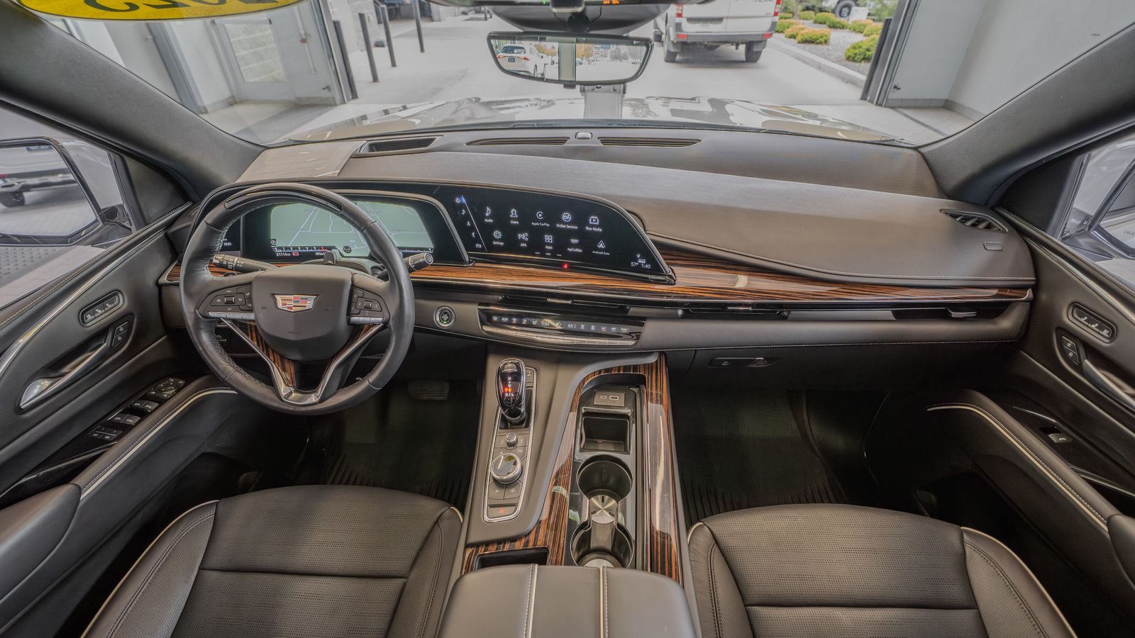 2023 Cadillac Escalade Premium Luxury — full photo 8 of 35