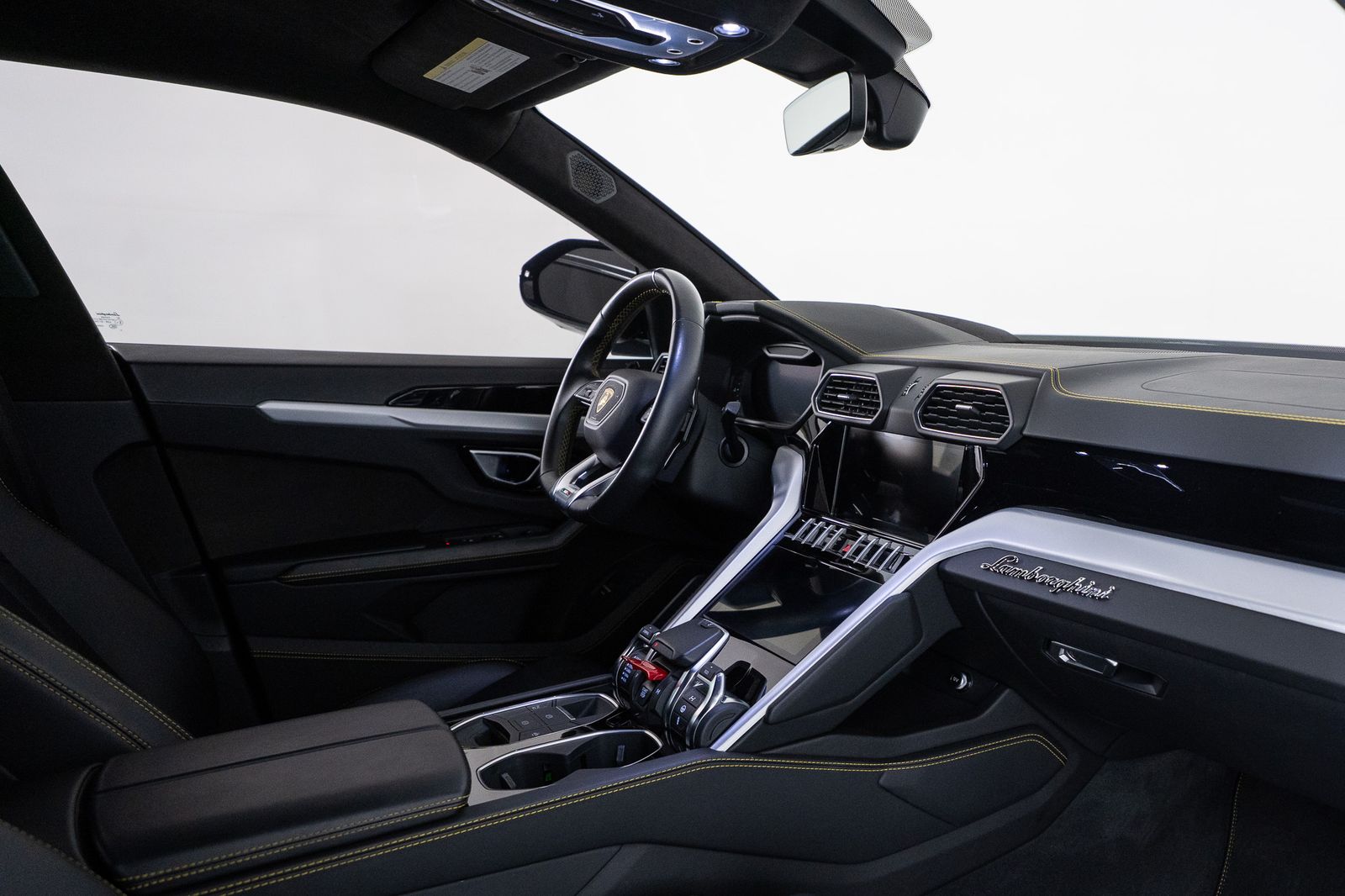 2020 Lamborghini Urus — foto completa 25 de 53