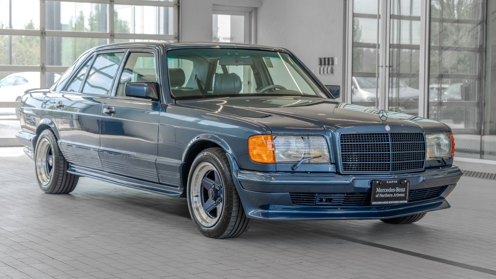 1984 Mercedes 500 SEL — foto completa 20 de 46
