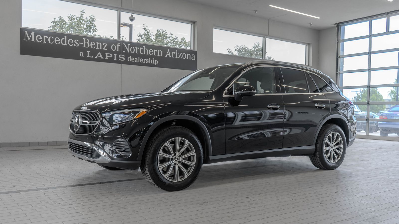 2026 Mercedes-Benz GLC GLC 300 — full photo 3 of 35