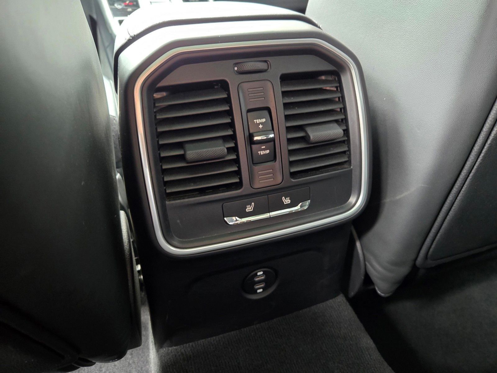2022 Porsche Macan S — full photo 11 of 45