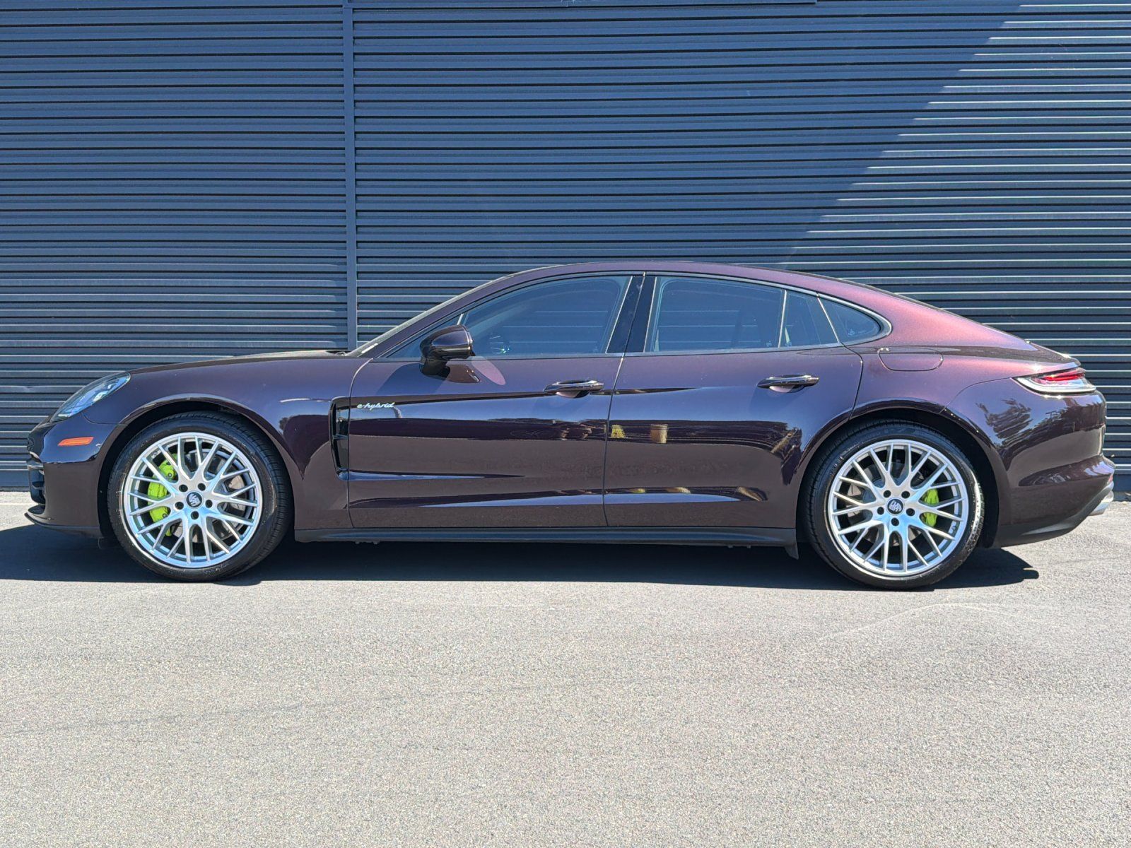 2023 Porsche Panamera E-Hybrid 4 — foto completa 3 de 28