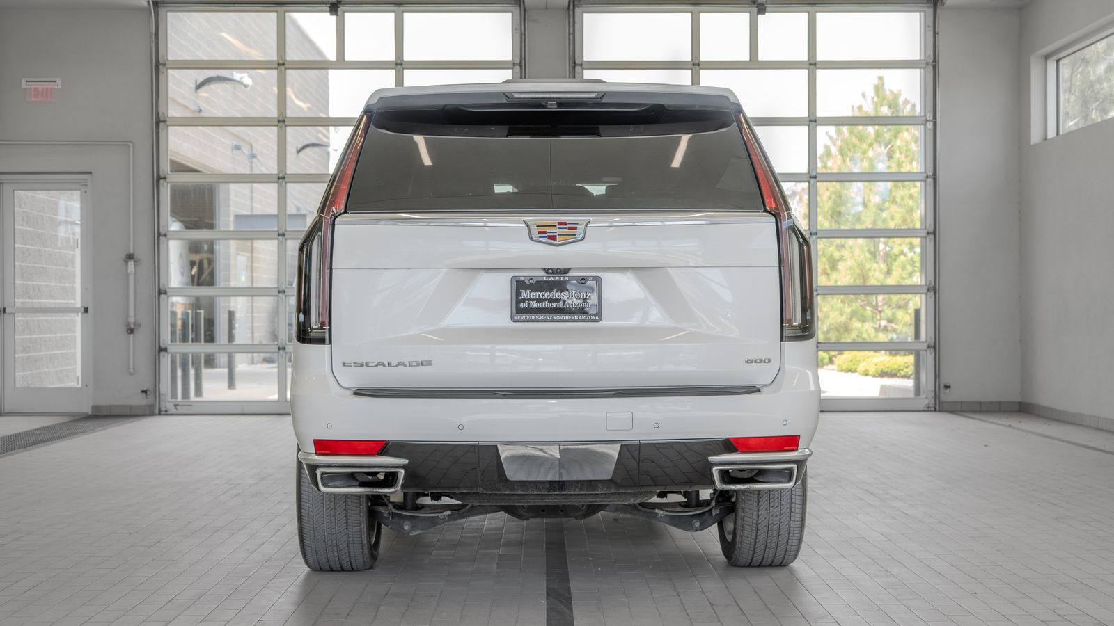 2023 Cadillac Escalade Premium Luxury — full photo 14 of 35