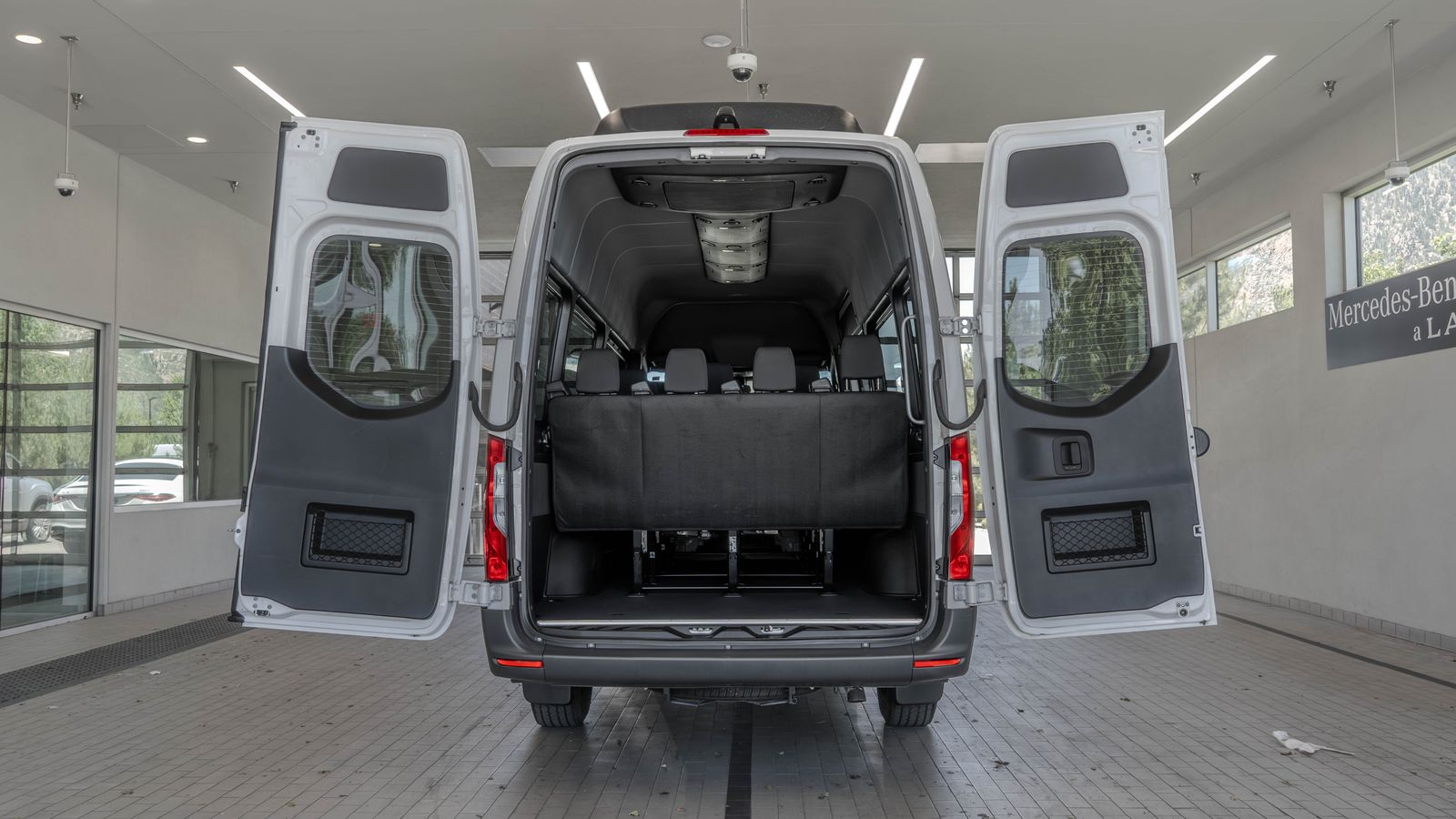 2025 Mercedes-Benz Sprinter 2500 Passenger 170 WB — foto completa 16 de 35