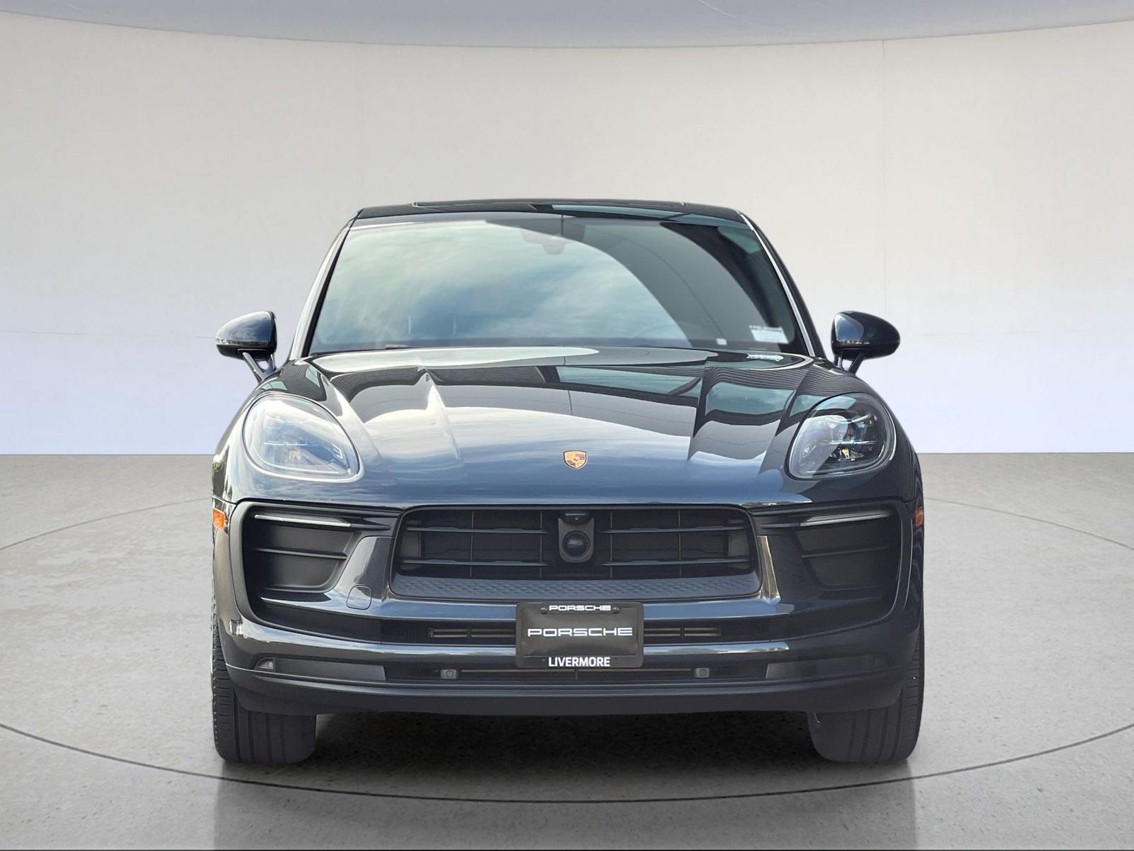 2025 Porsche Macan Base — full photo 12 of 29