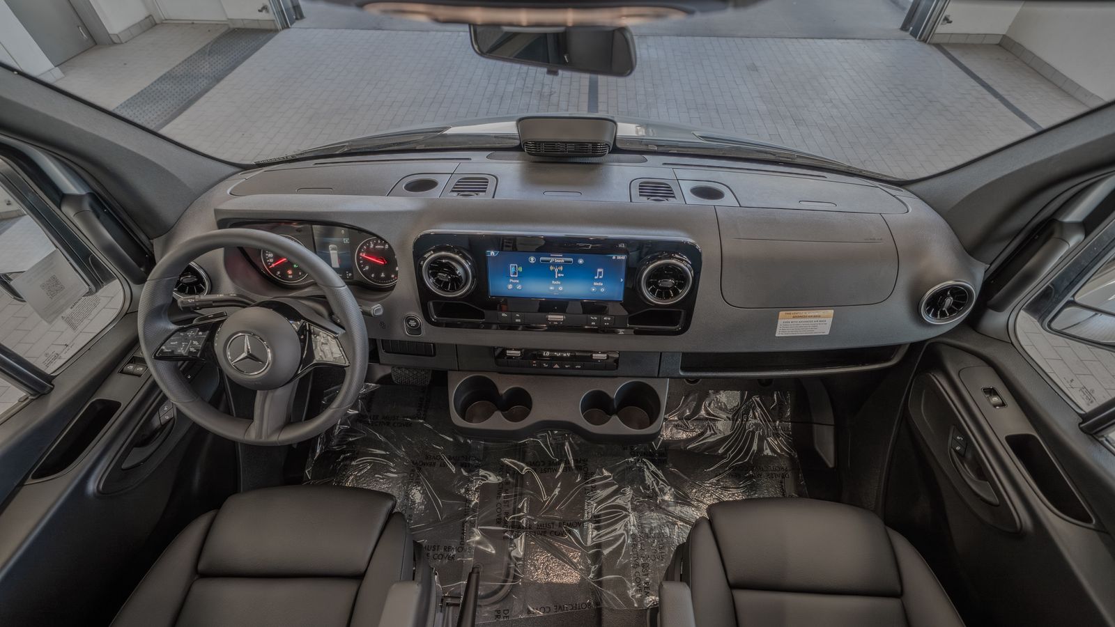 2025 Mercedes-Benz Sprinter 2500 Cargo 170 WB — foto completa 8 de 36