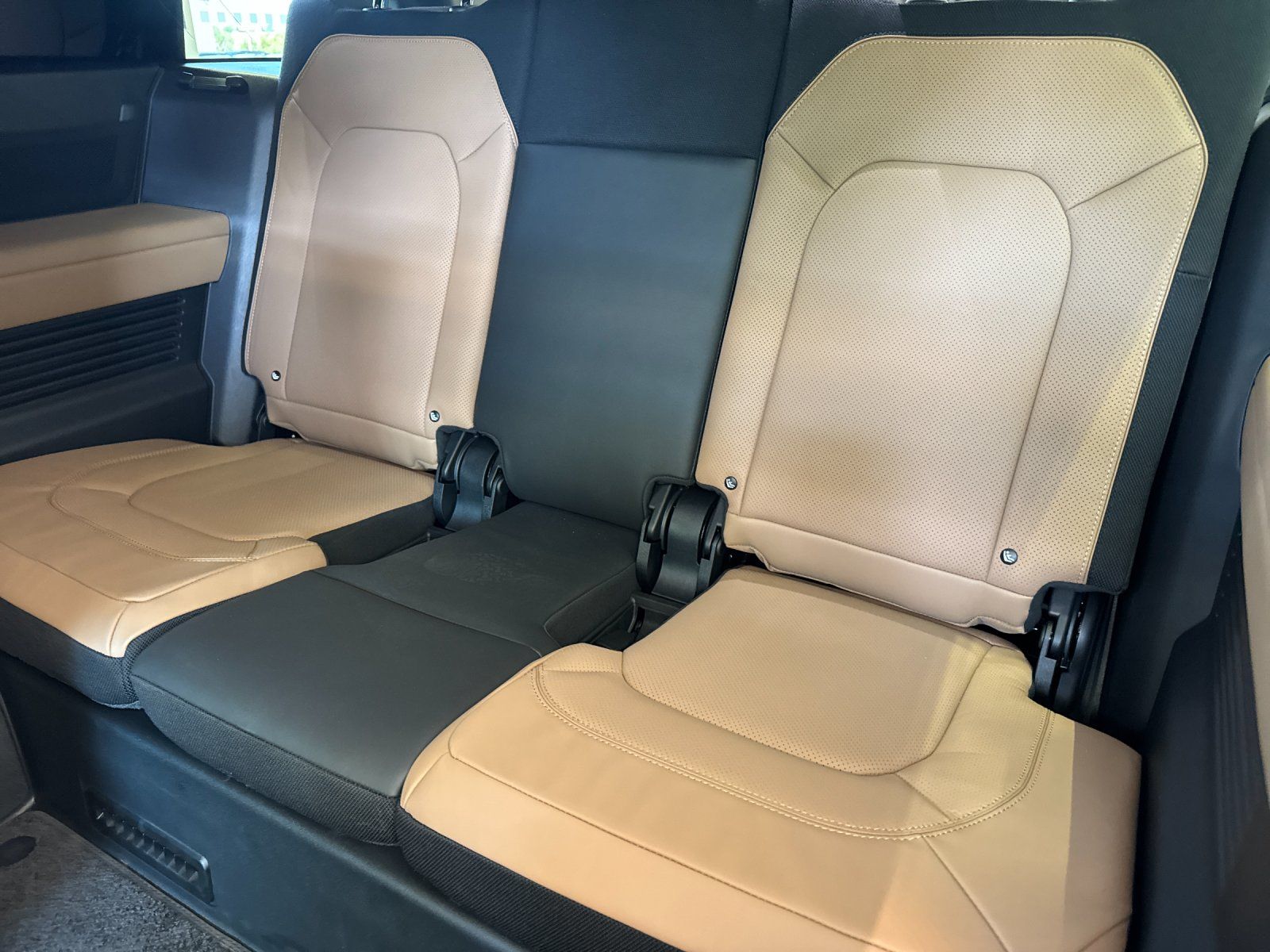 2026 Land Rover Defender 130 X — foto completa 14 de 28