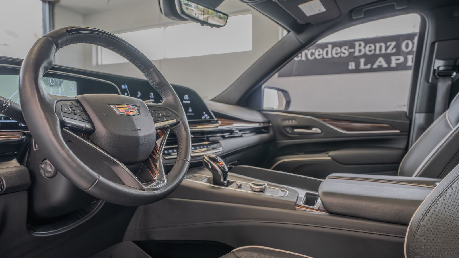 2023 Cadillac Escalade Premium Luxury — full photo 7 of 35