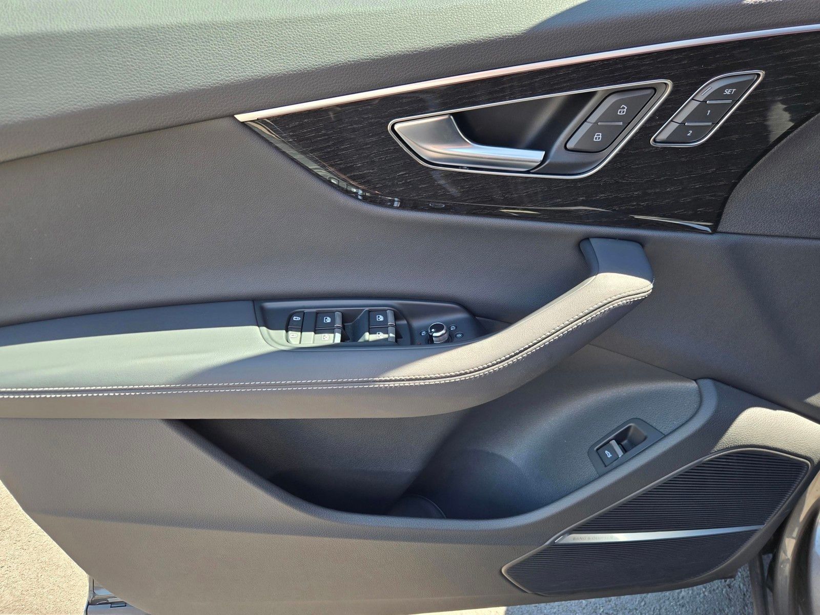 2025 Audi Q7 55 Premium Plus — foto completa 17 de 45