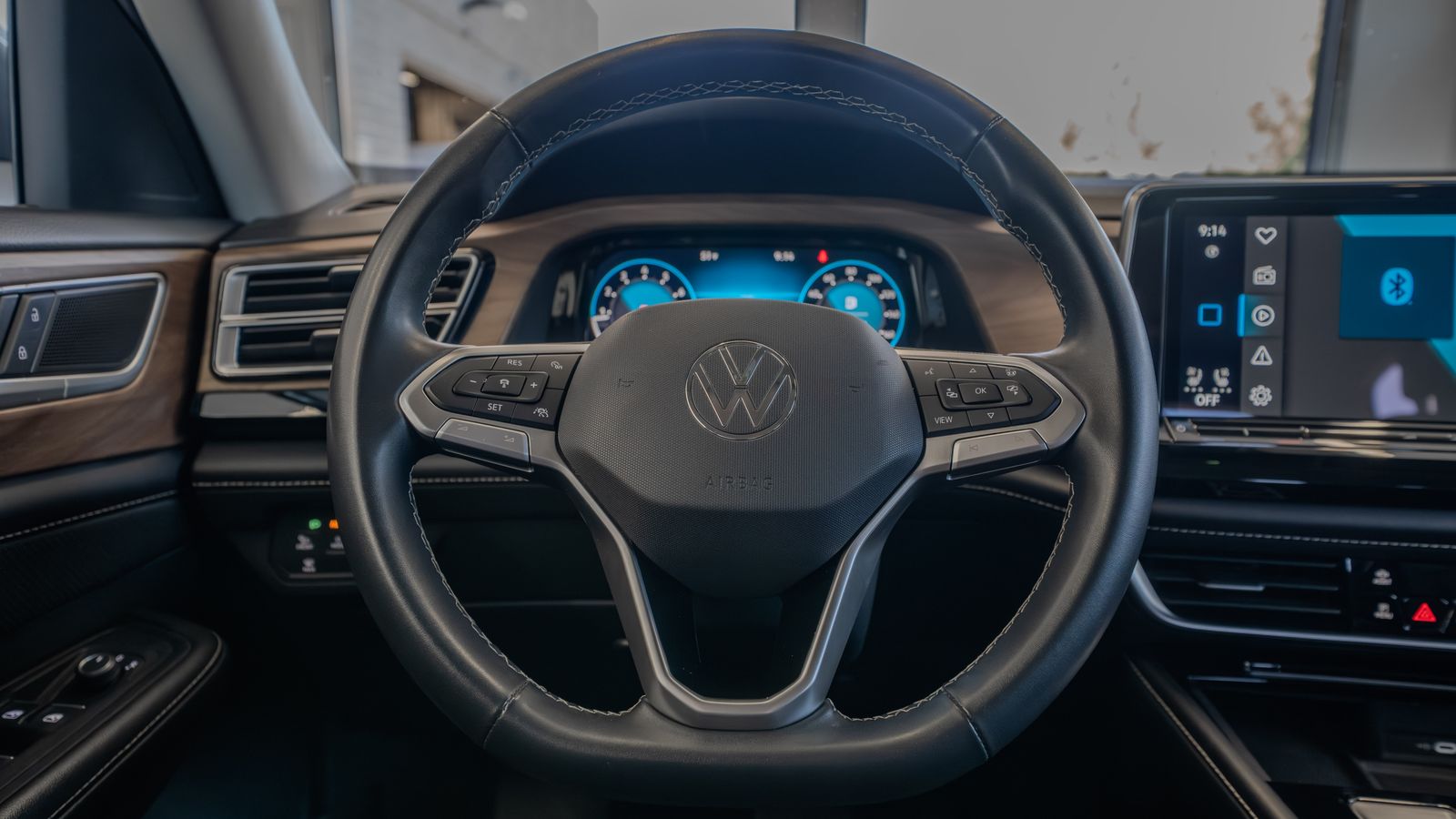 2024 Volkswagen Atlas 2.0T SE w/Technology — full photo 9 of 35