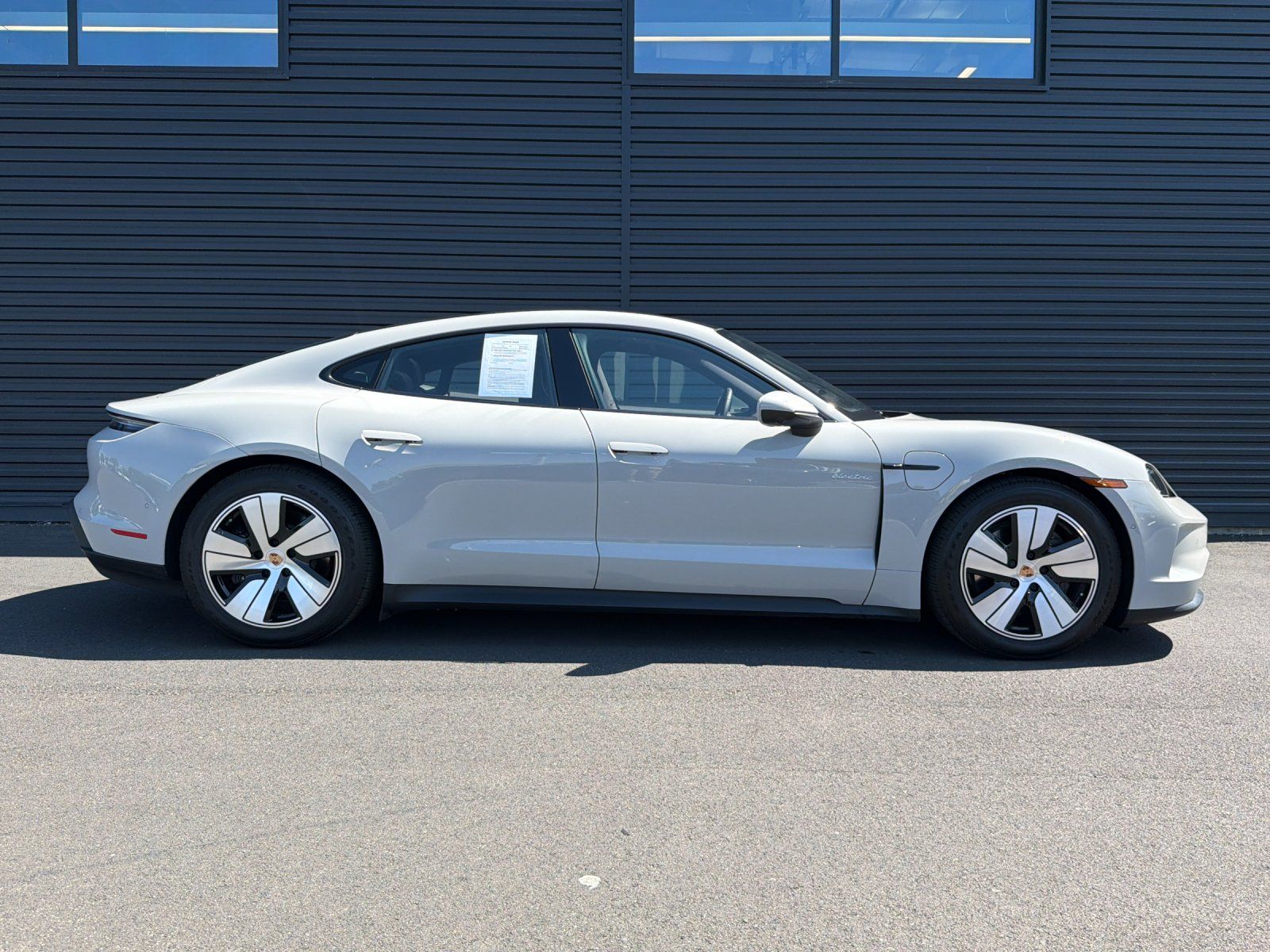 2026 Porsche Taycan Base — foto completa 9 de 28