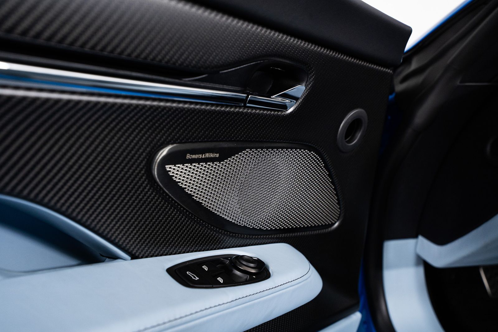 2024 Aston Martin DB12 Volante — foto completa 36 de 55