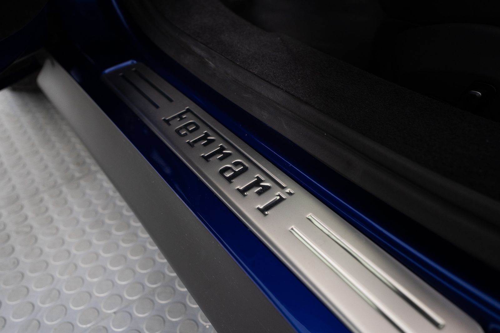 2025 Ferrari SF90 Spider — full photo 19 of 67