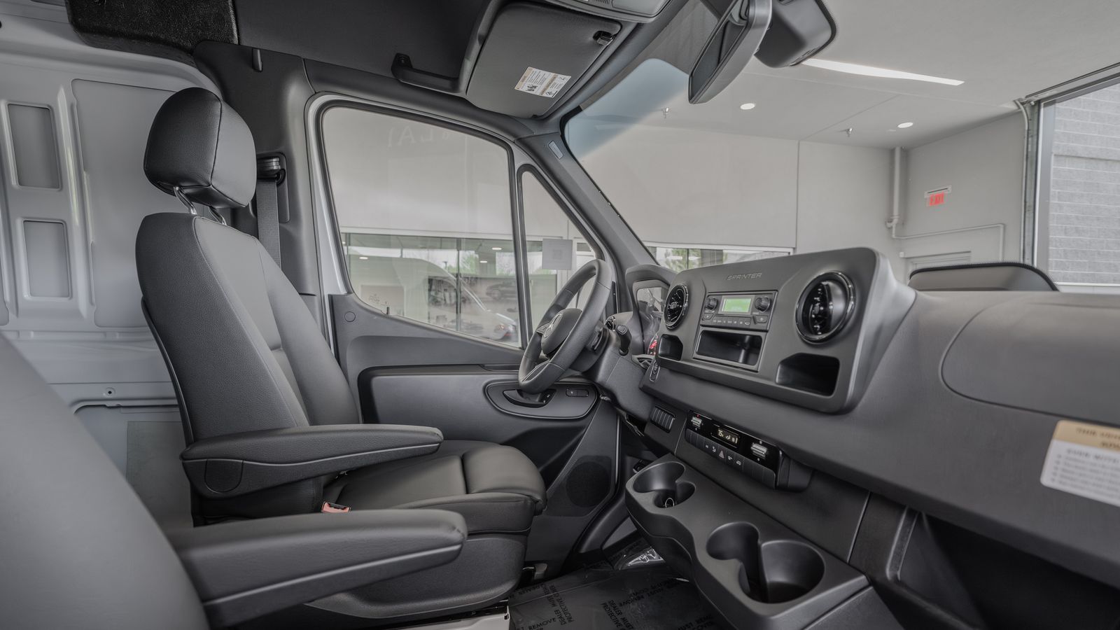 2025 Mercedes-Benz Sprinter 2500 Cargo 144 WB — foto completa 17 de 35