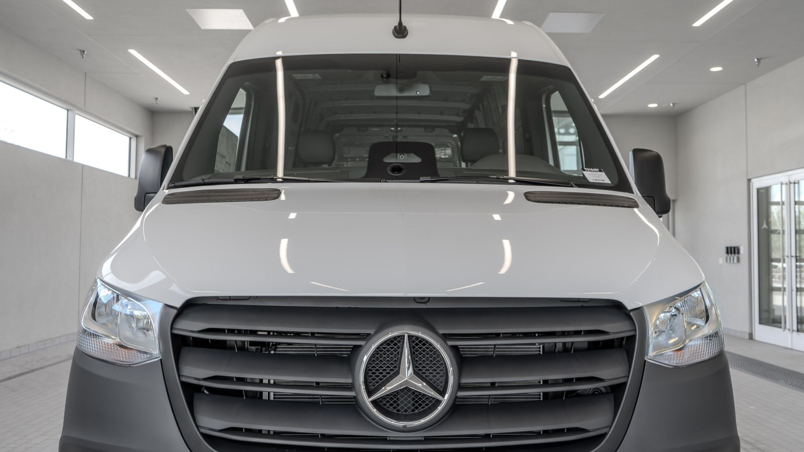 2025 Mercedes-Benz Sprinter 2500 Cargo 144 WB — foto completa 23 de 35