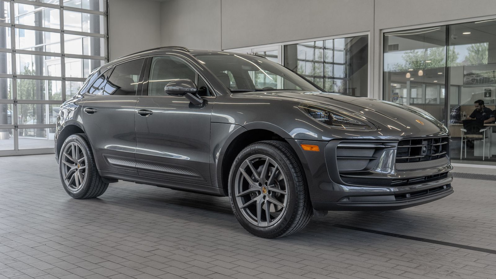 2023 Porsche Macan Base — full photo 12 of 35