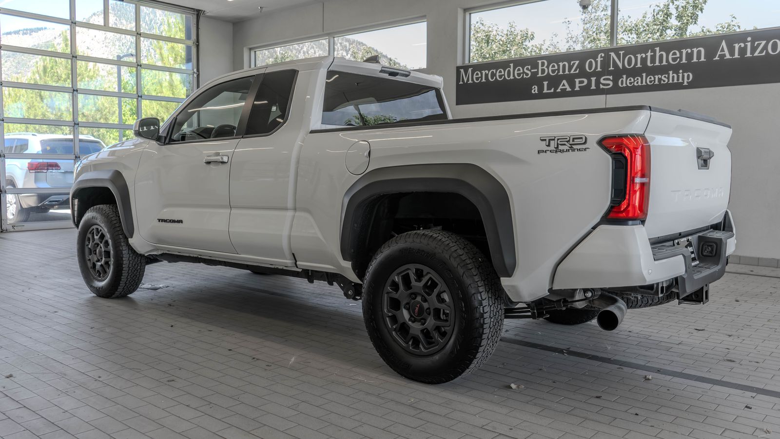 2025 Toyota Tacoma PreRunner — foto completa 12 de 29