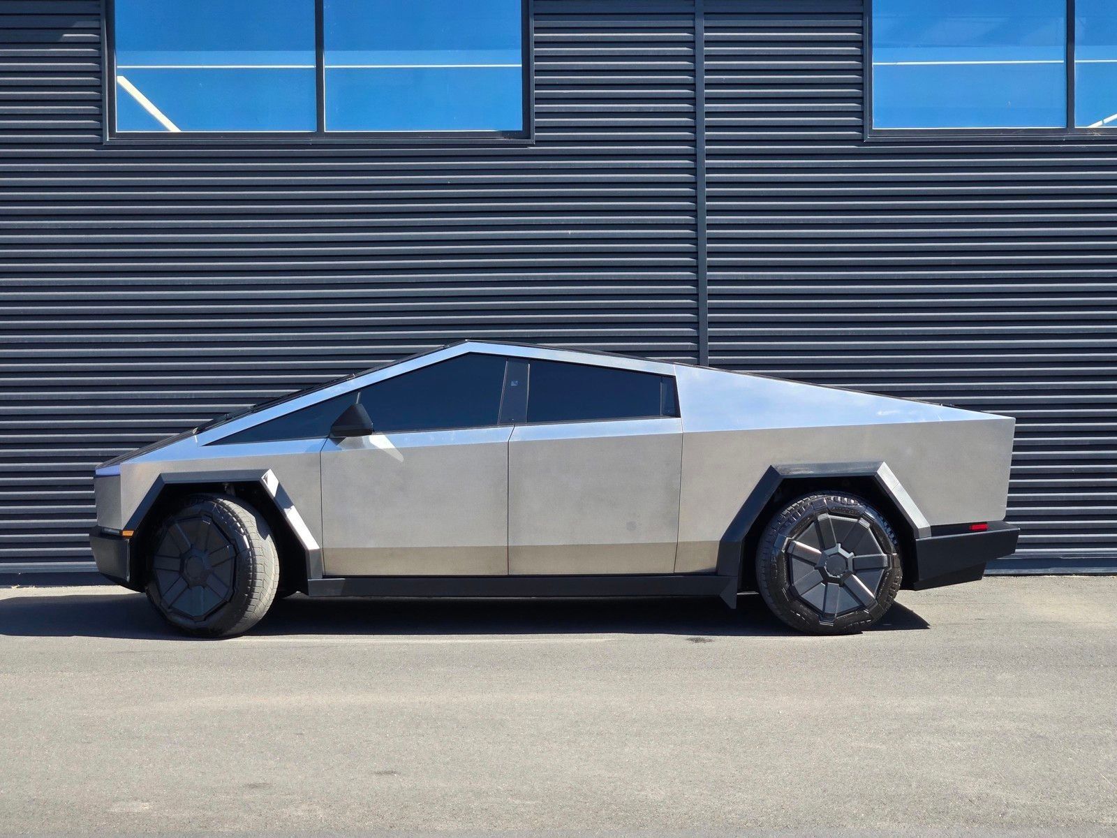 2024 Tesla Cybertruck Cyberbeast — foto completa 3 de 45