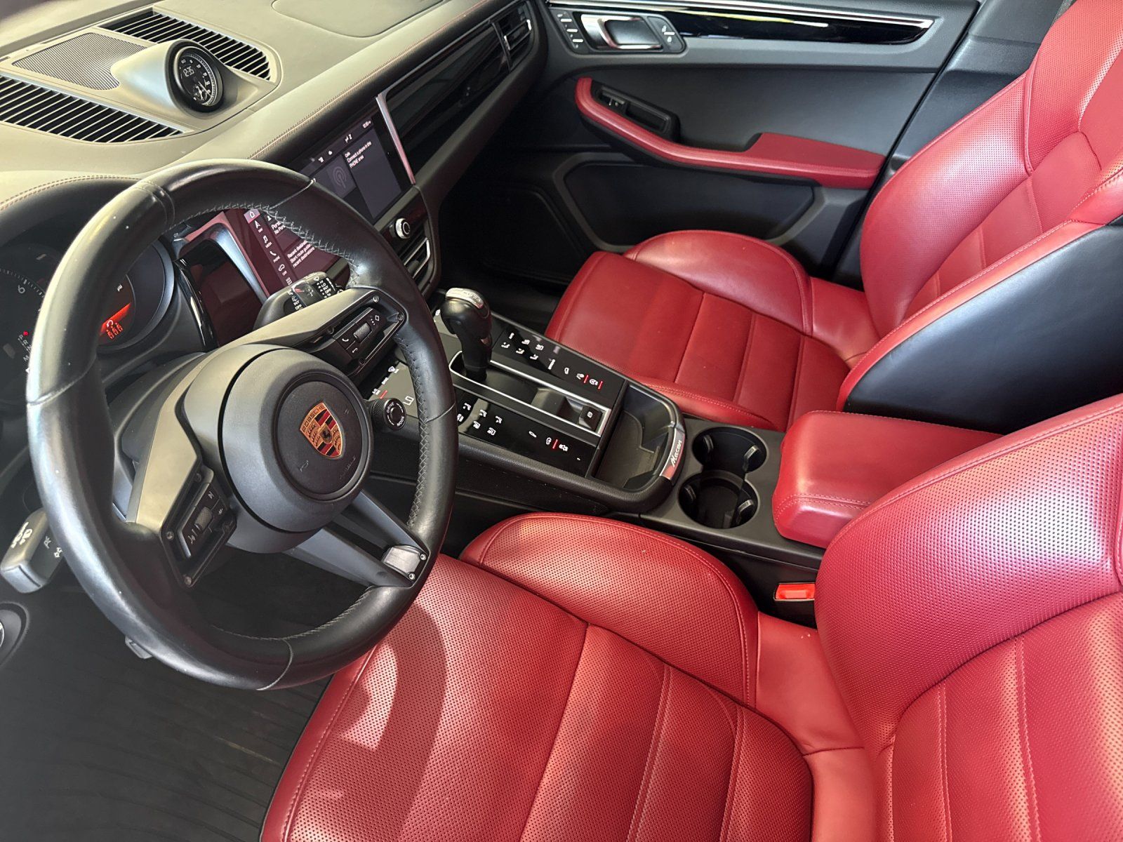 2023 Porsche Macan T — full photo 4 of 28