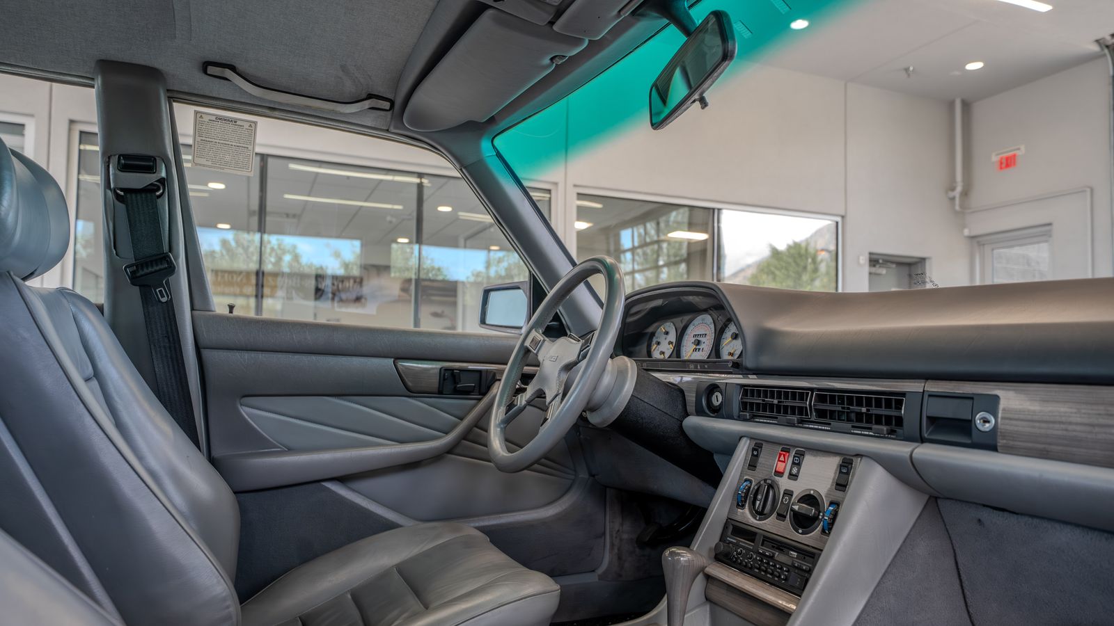 1984 Mercedes 500 SEL — foto completa 18 de 46