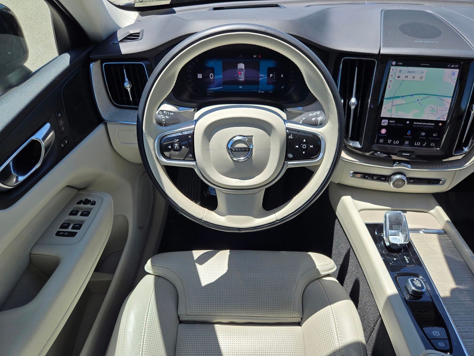 2023 Volvo XC60 B5 Ultimate Dark Theme — foto completa 13 de 45