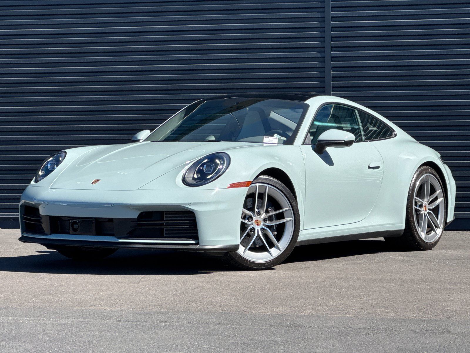 2026 Porsche 911 Carrera — full photo 1 of 28