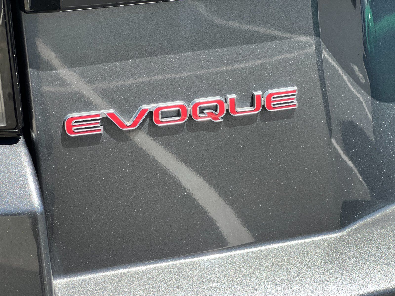 2018 Land Rover Range Rover Evoque Landmark Edition — full photo 26 of 28