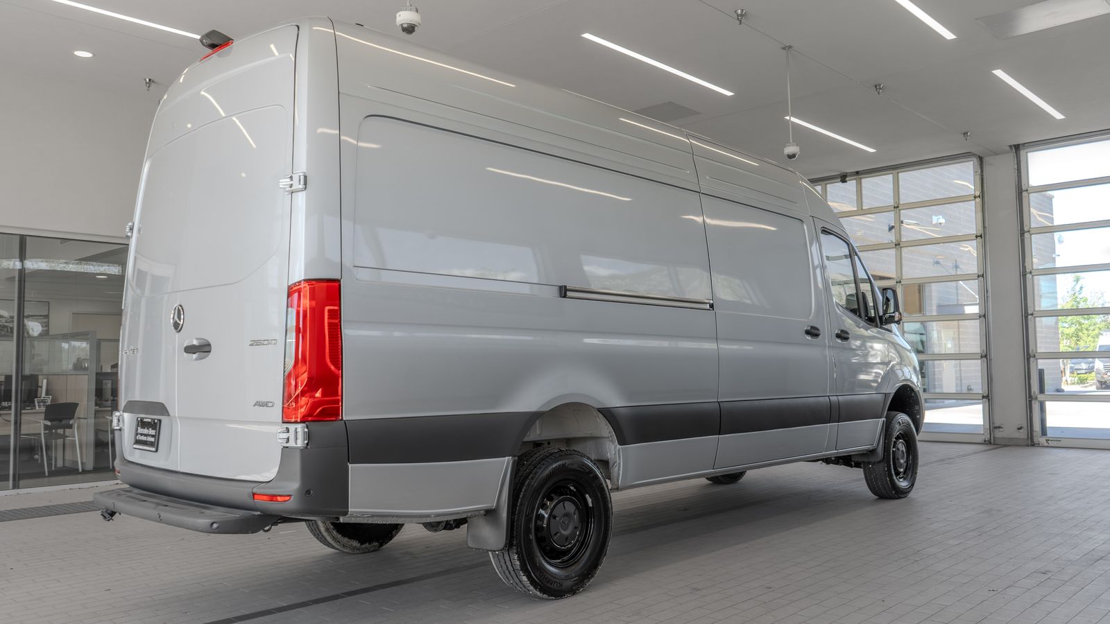 2025 Mercedes-Benz Sprinter 2500 Cargo 170 WB — foto completa 29 de 36